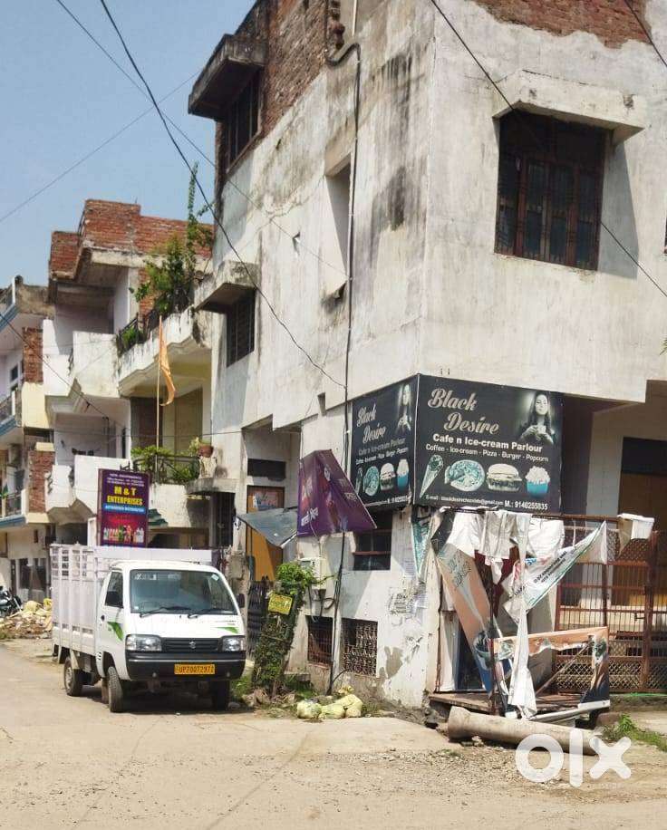 अल्लापुर में चौराहे पर 600 sq ft का सेमी बेसमेंट हॉल