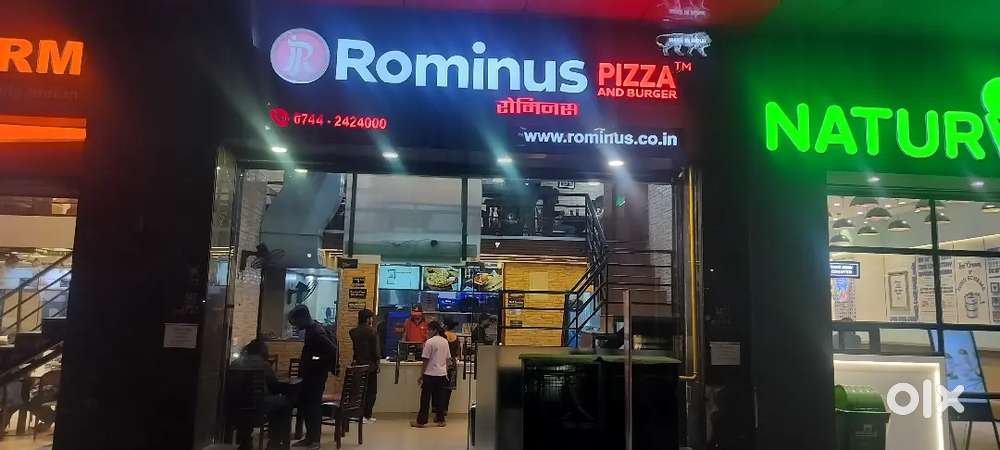 Rominus pizza and burger