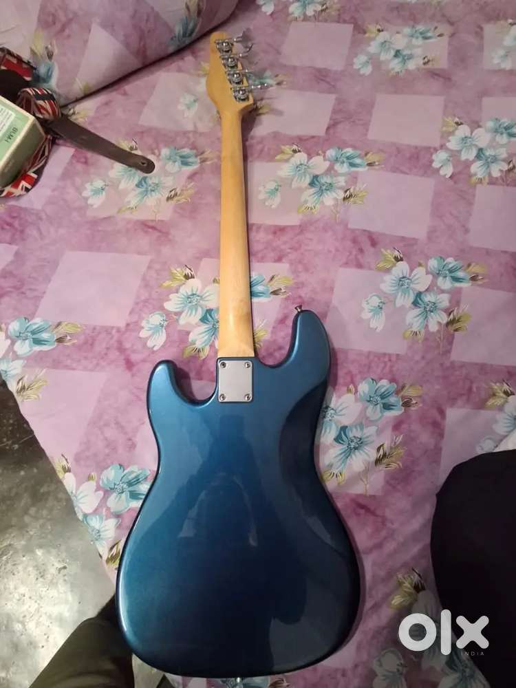 Hertz bass guitar