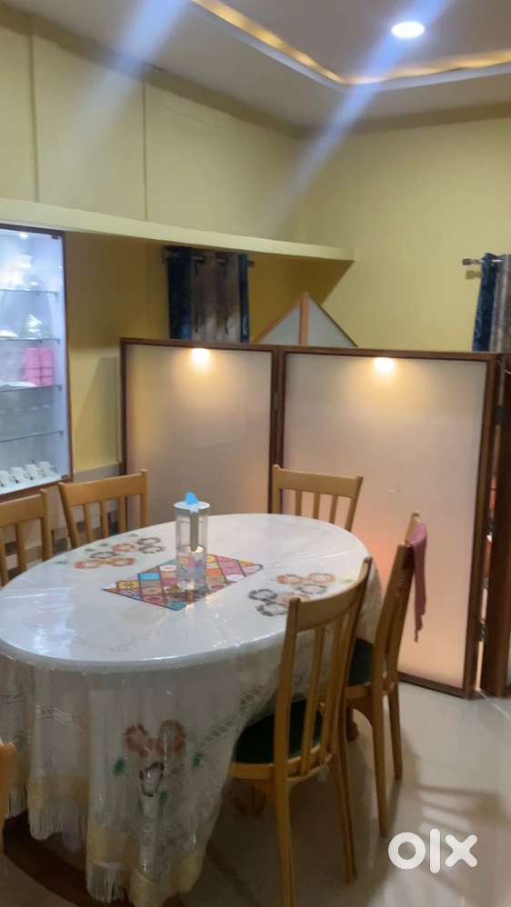 Dining table 6 sitting