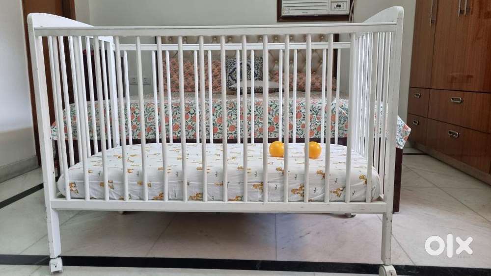 Fisher-Price Baby Wooden Baby Crib/Cot (White, With Mattress)