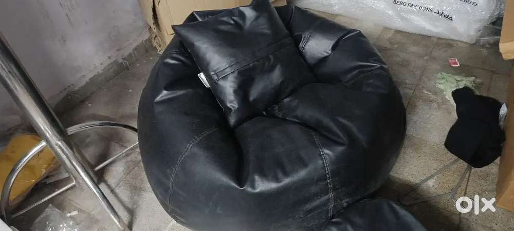Bean Bad Big Size with pillow and Foot rest great condition