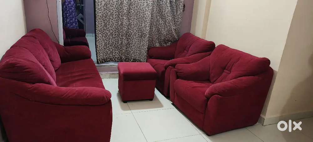 5 seater sofa with 1 puffy