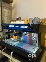 Coffee machine with grinder and all accessories