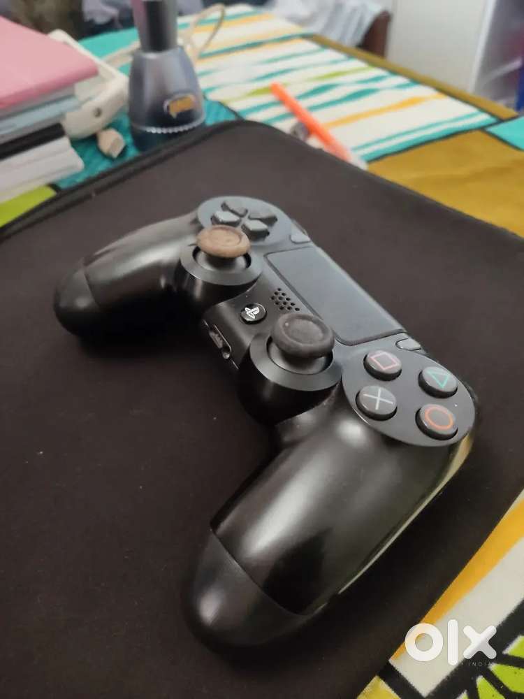 PS4 CONTROLLER