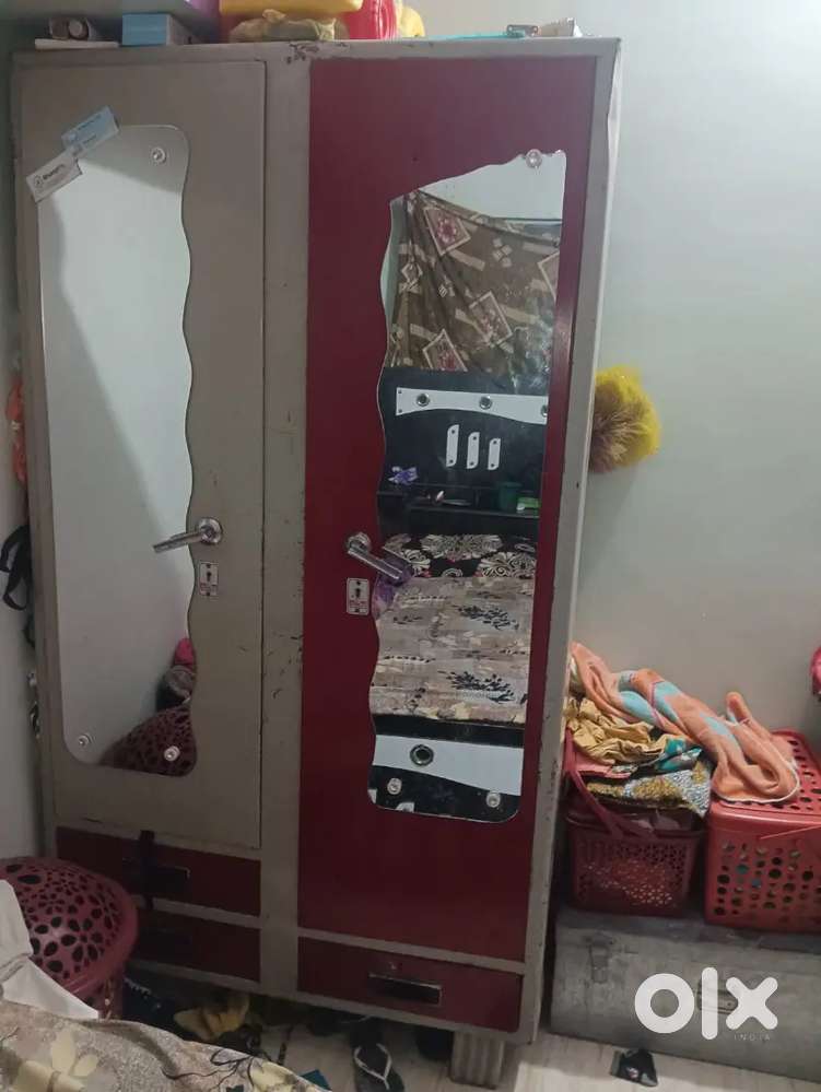 Double door ki almari