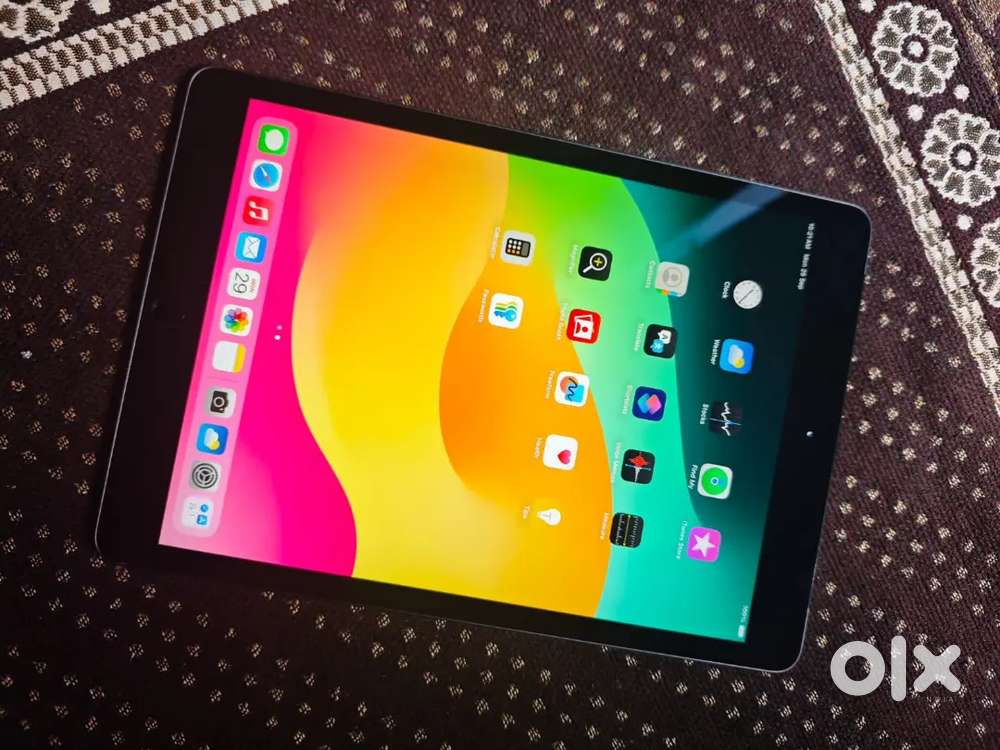 iPad 128GB 10 inch display 7th generation gray color