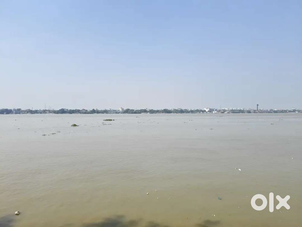 Need girl roommates staying with me