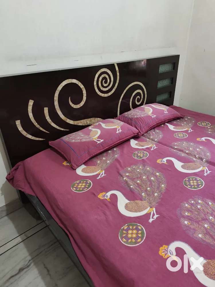 Double bed queen size