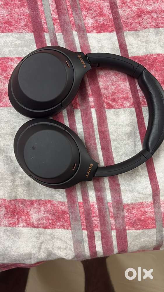 Sony WH-1000XM wireless noise cancellation headphones