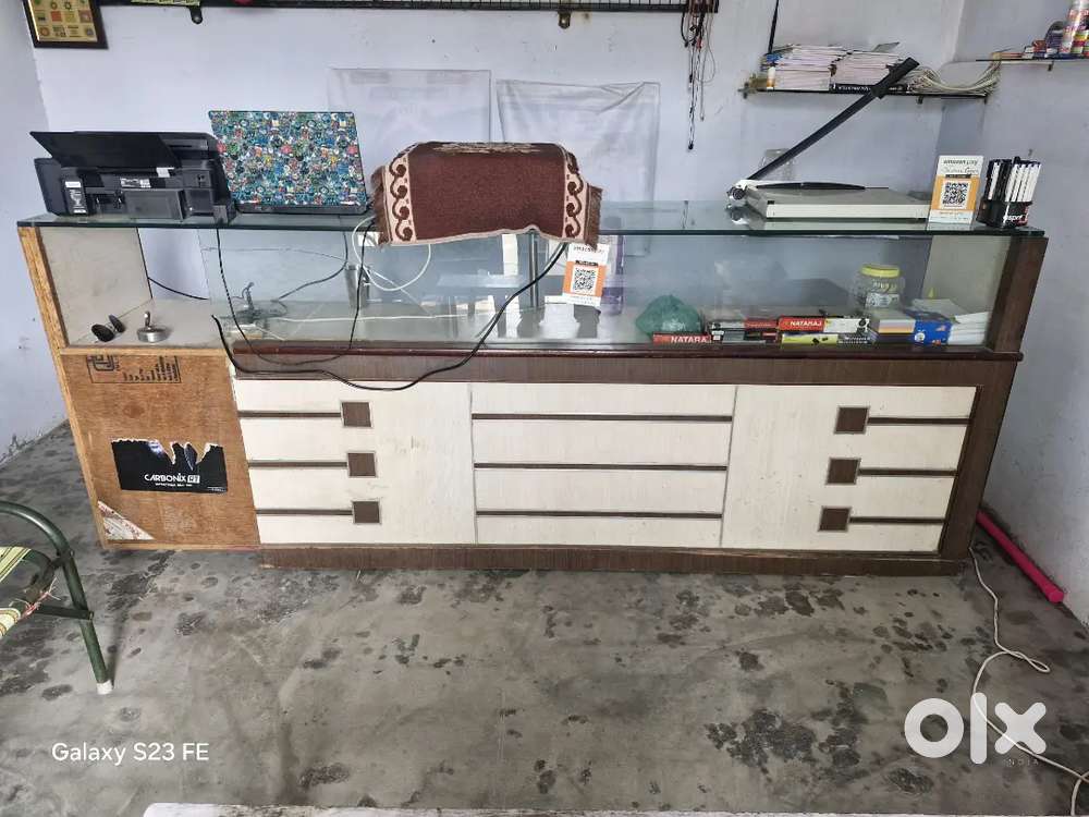 Glass counter