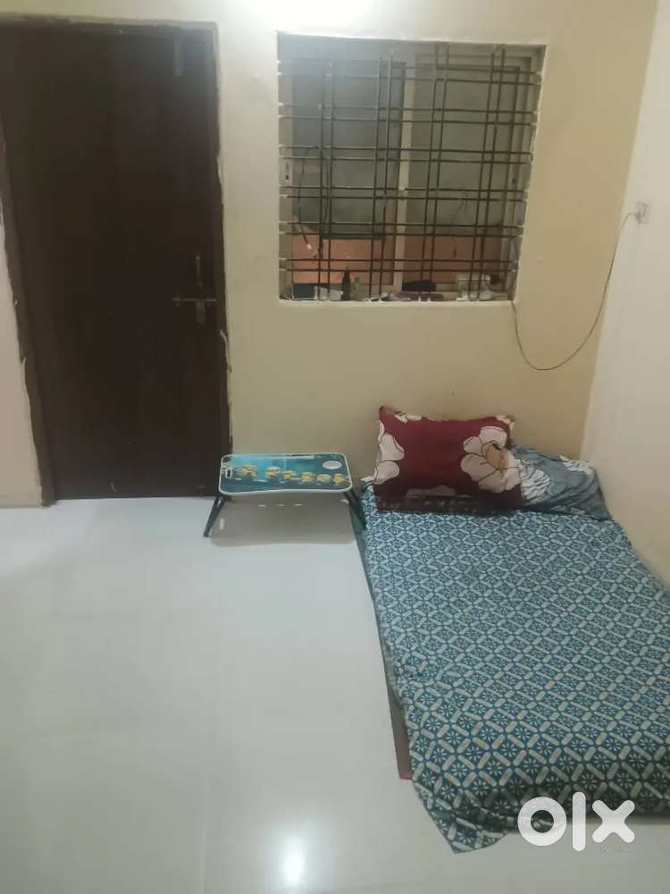 Mujhe Roomate chaiye Boy only 1Rk hai urgent