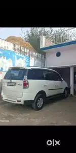 Mahindra Xylo E9