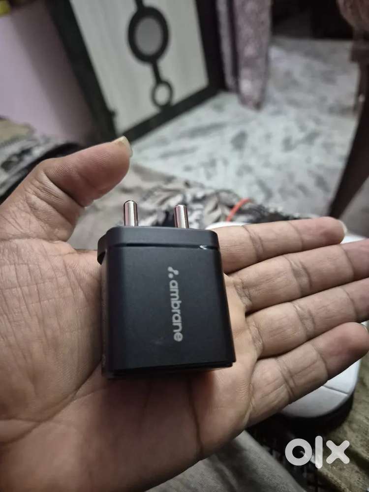 Ambrane Adaptor type c 20w black