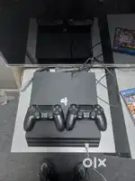 PS4 PRO 1TB WITH 3 GAMES AND AN EXTRA CONTROLLER