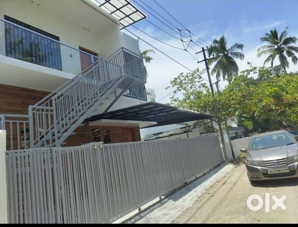 1st floor commercial property