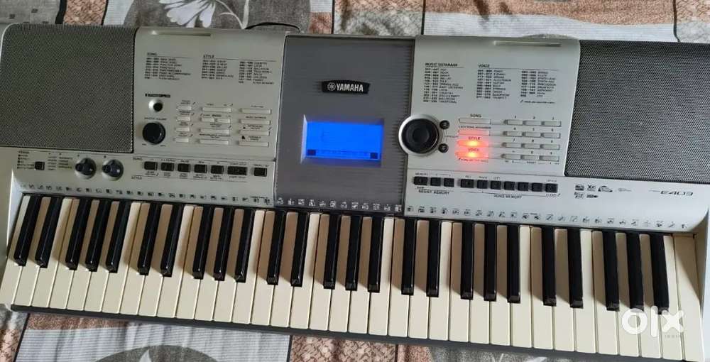 Yamaha PSR-E403 KEYBOARD - Hardly used