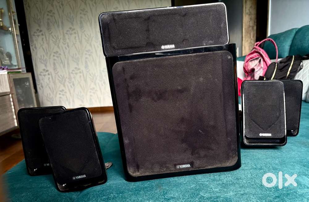 Yamaha HTR- 2067 5.1 speakers
