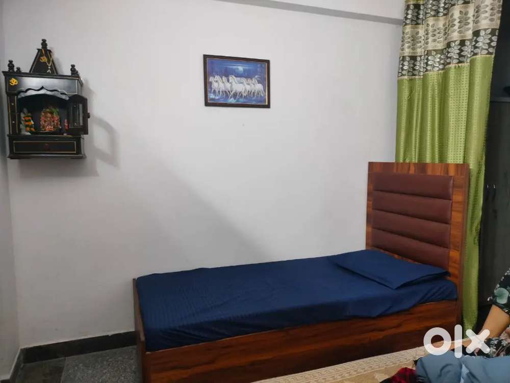 PG FOR GIRLS ON MG ROAD