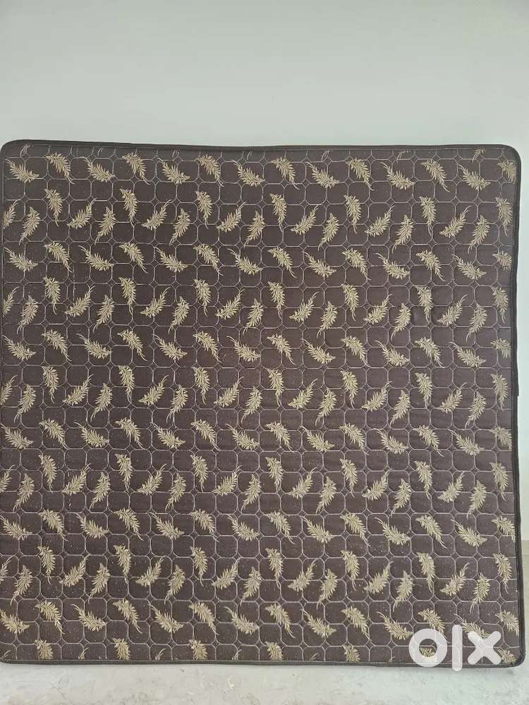 6feetx6feet king matress for sale