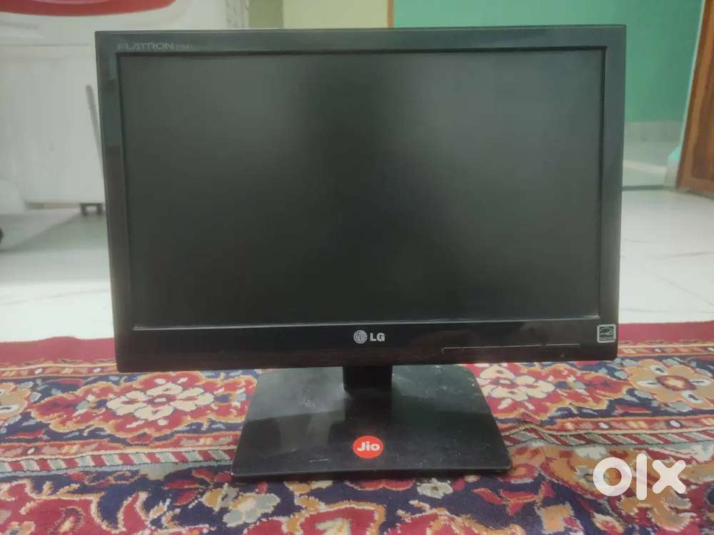 Hd LG monitor with cables new condition