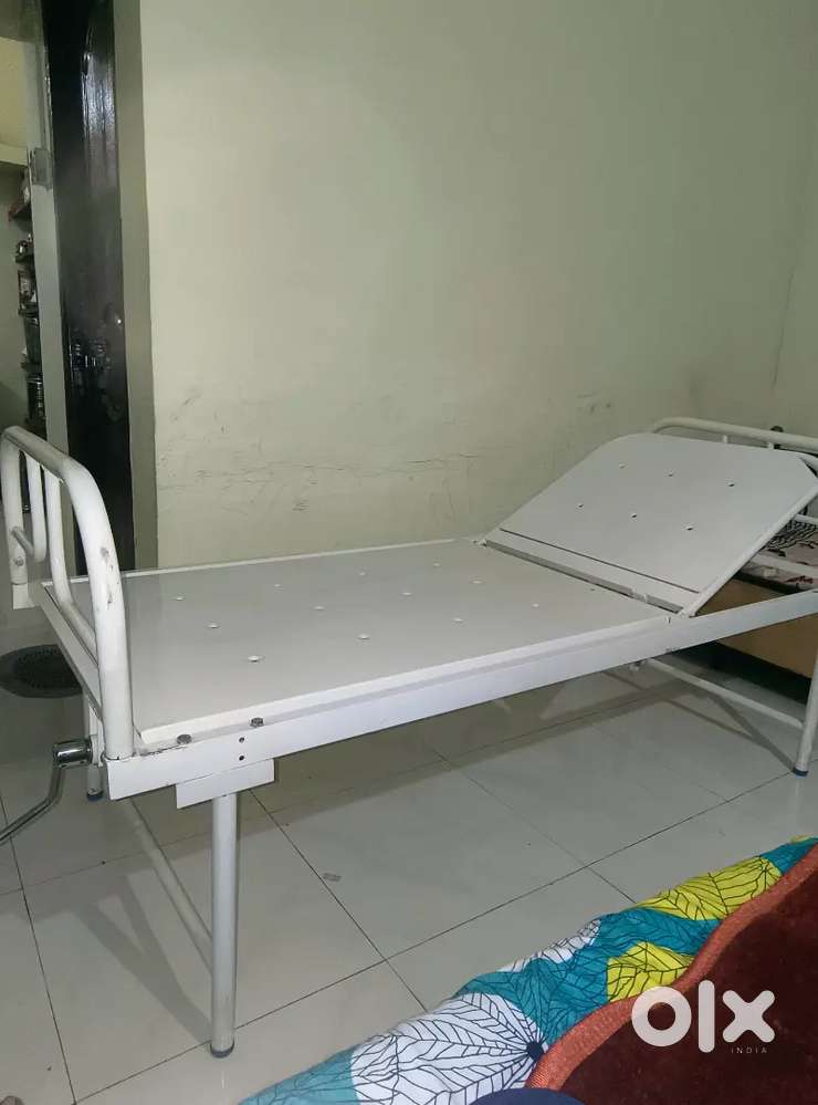 Hospital Bed for patient use folding