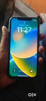 iPhone 11 .