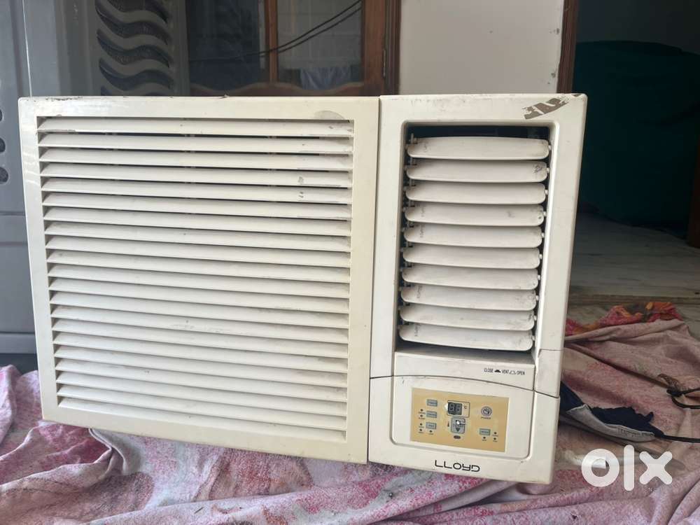 Lloyd 1.5 Ton Window AC with Automatic Voltage Stabilizer (4 KVA)