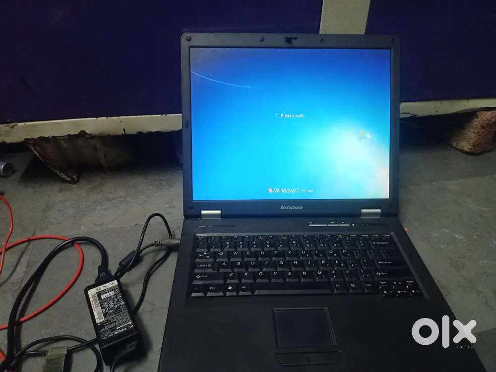 Lenovo laptop old model good condition but no battery pickup