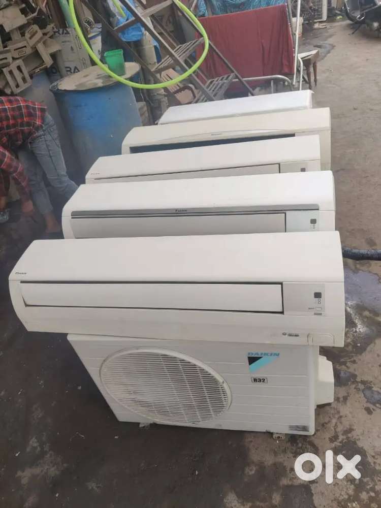 */1 YEAR WARRANTY COMPRESSOR/ DAIKIN 2 TON SPLIT AC  GOOD