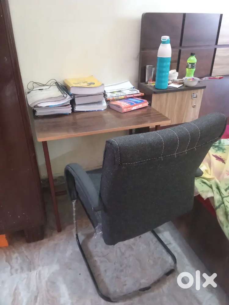 Study tebal and chair