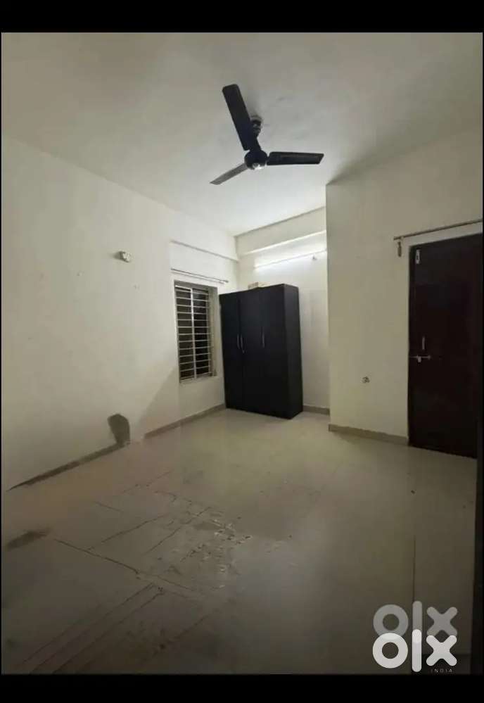 I need a girl flatmate