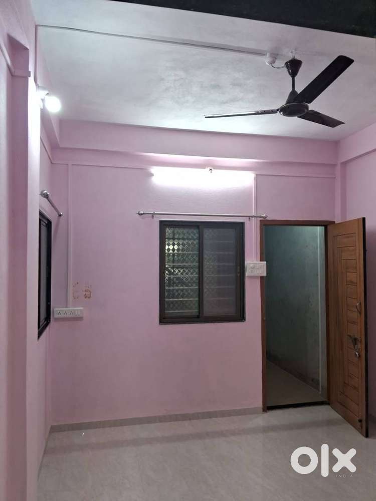 Near DY Patil Hospital,Kadamwadi 1RK available only for Girls/students