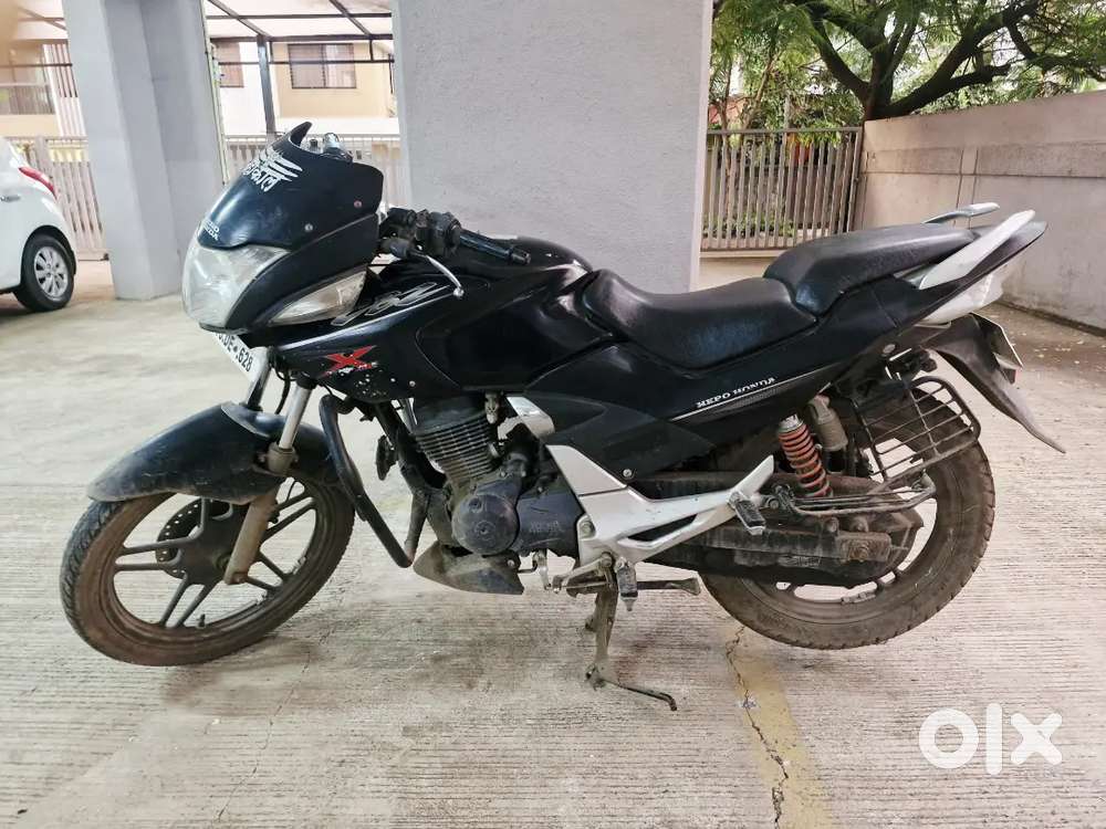 Hero Honda CBZ is for sale.