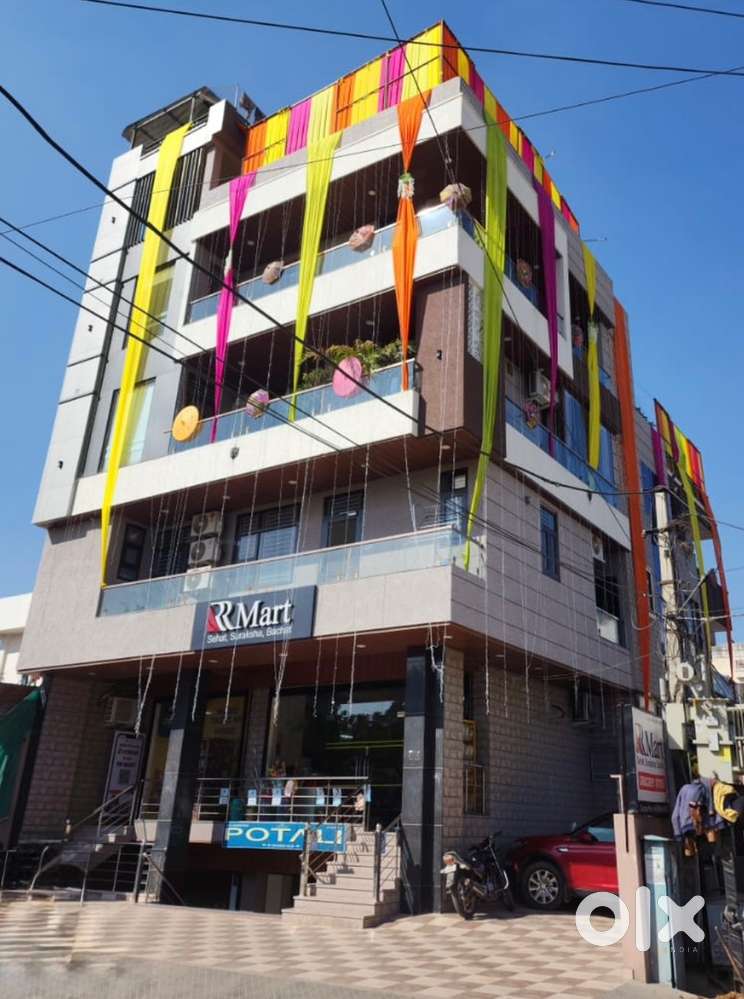 Commercial floor on jan path
