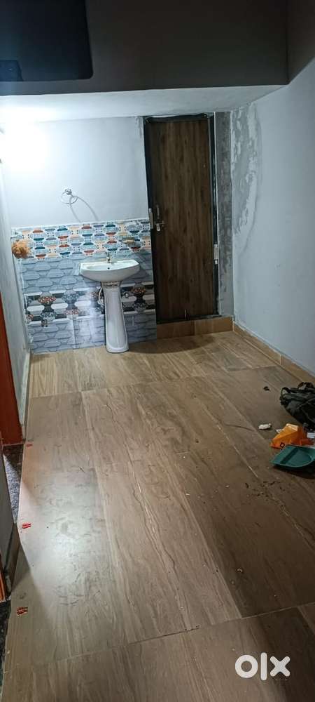 2bhk flat with 2 washroom , cctv secured, 24 hour water in argora