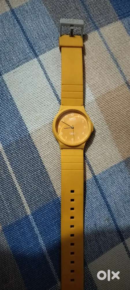 Casio unisex watch rare colour yellow