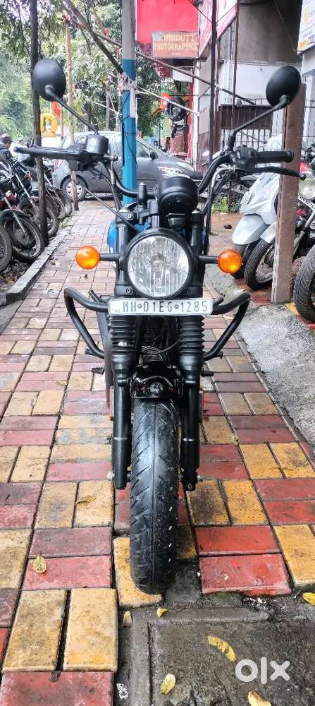 A Royal Enfield Hunter 350 ABS bike is good condition