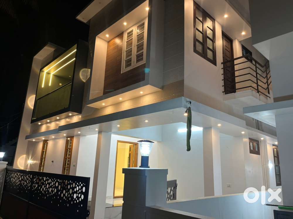 NEW ATRACTIVE 4 BHK HOUSE FOR SALE @ VATTIYOORKAVU,VAZHOTTUKONAM