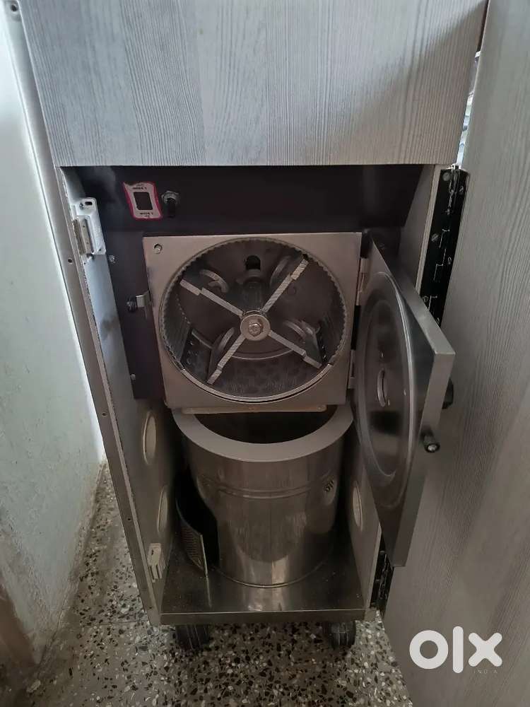 Atta chakki, flour mill, pith girni used and working perfectly.₹7500