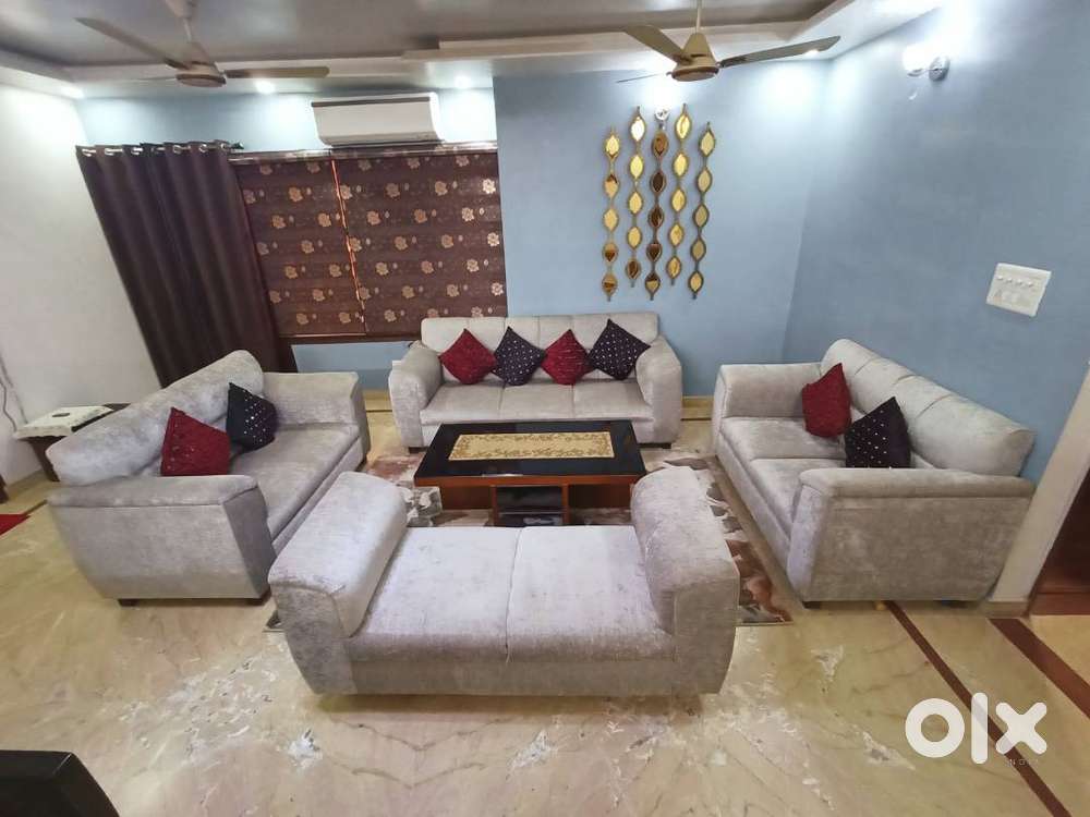 9 Seater Sofa (Silver Grey) (Very good condition)