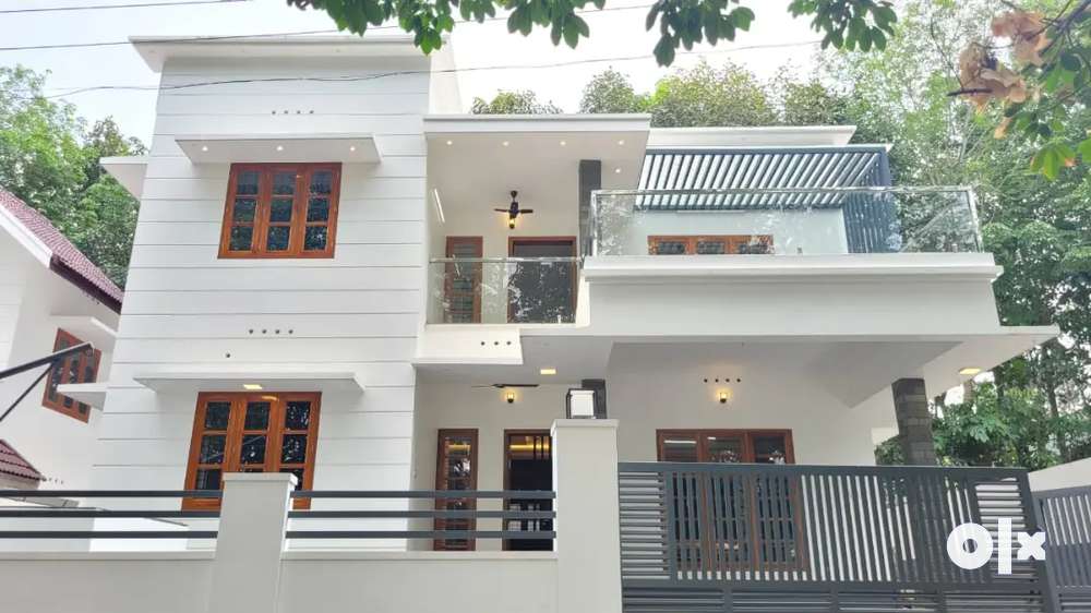 Red Brick House sale in Trivandrum, Near Kinfrapark Chanthavila