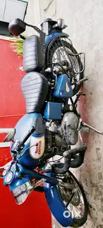 Single handed chamti hui bike