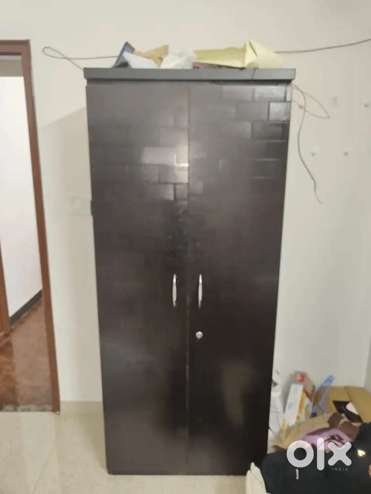 Wardrobe in Great Condition  Relocating to Native – Urgent Sale