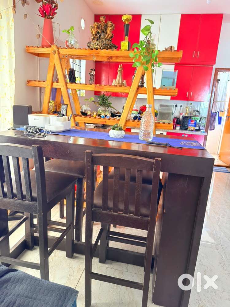 Dining table with 4 high chairs