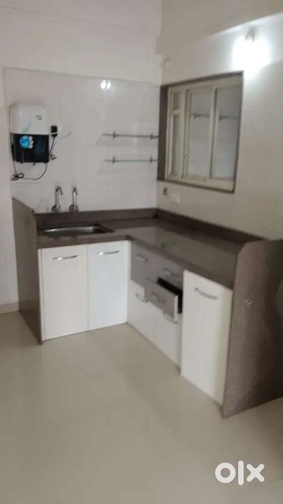 सानेगुरुजी  मेनरोड नवीन वाशी नाका चौकाजवळ 1bhk flat on rent.