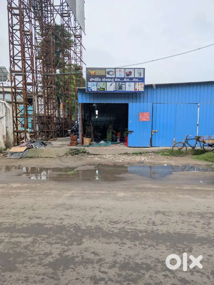Main road shop and godown