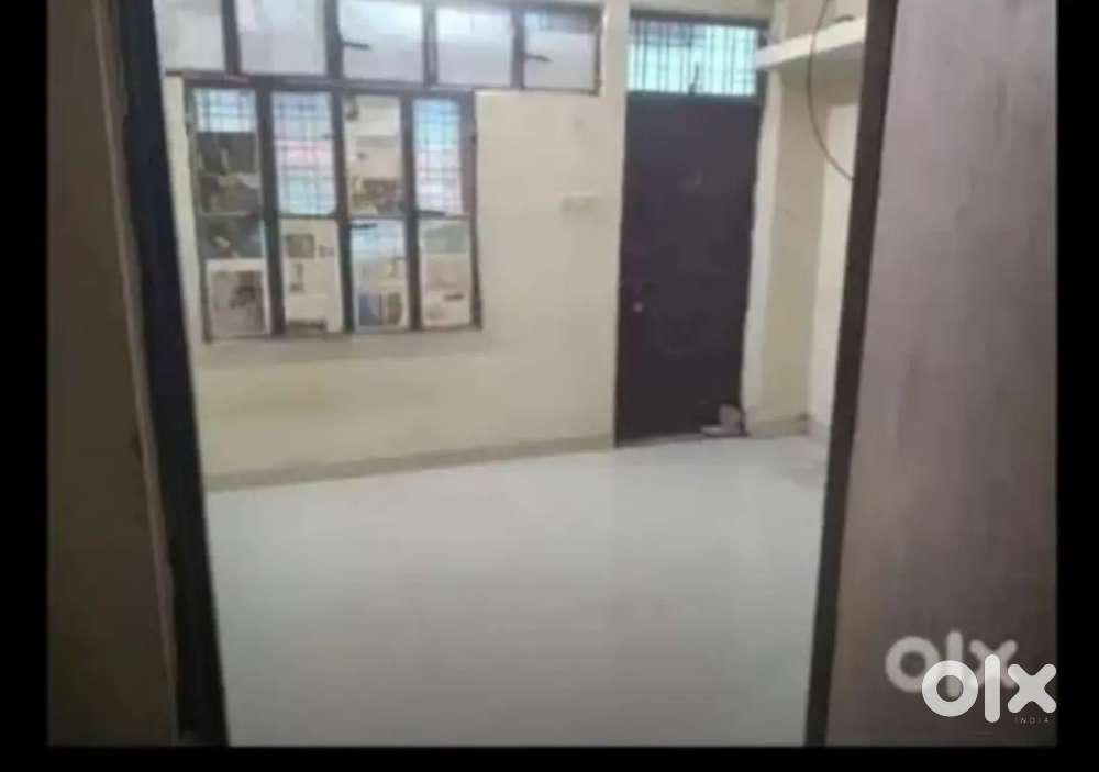 Room for Girls on main road in Mumfordganj Prayagraj