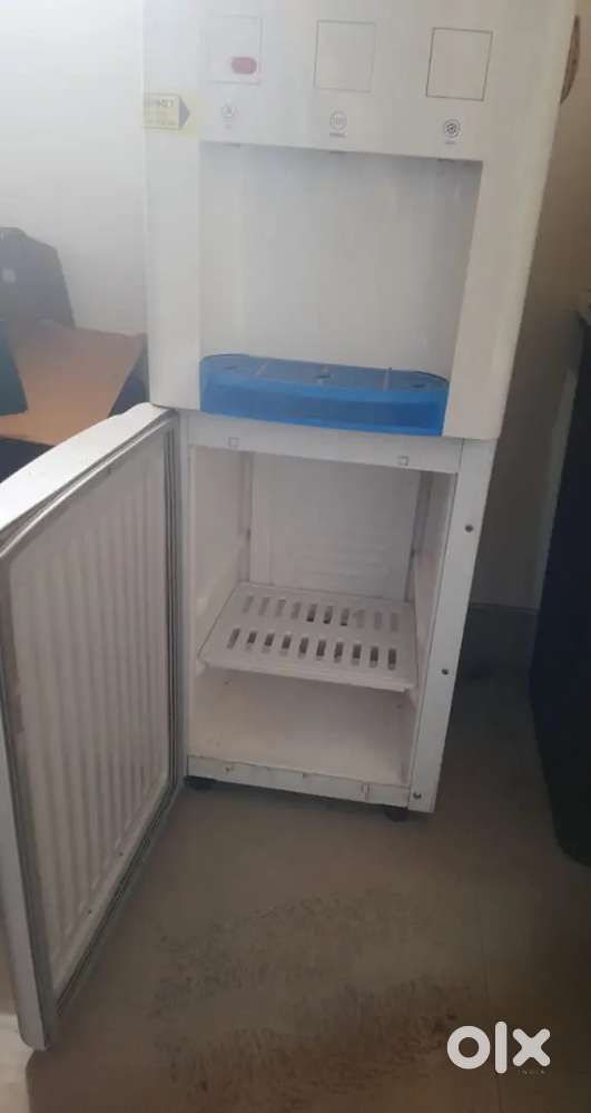 Water Dispenser with Refrigerator
