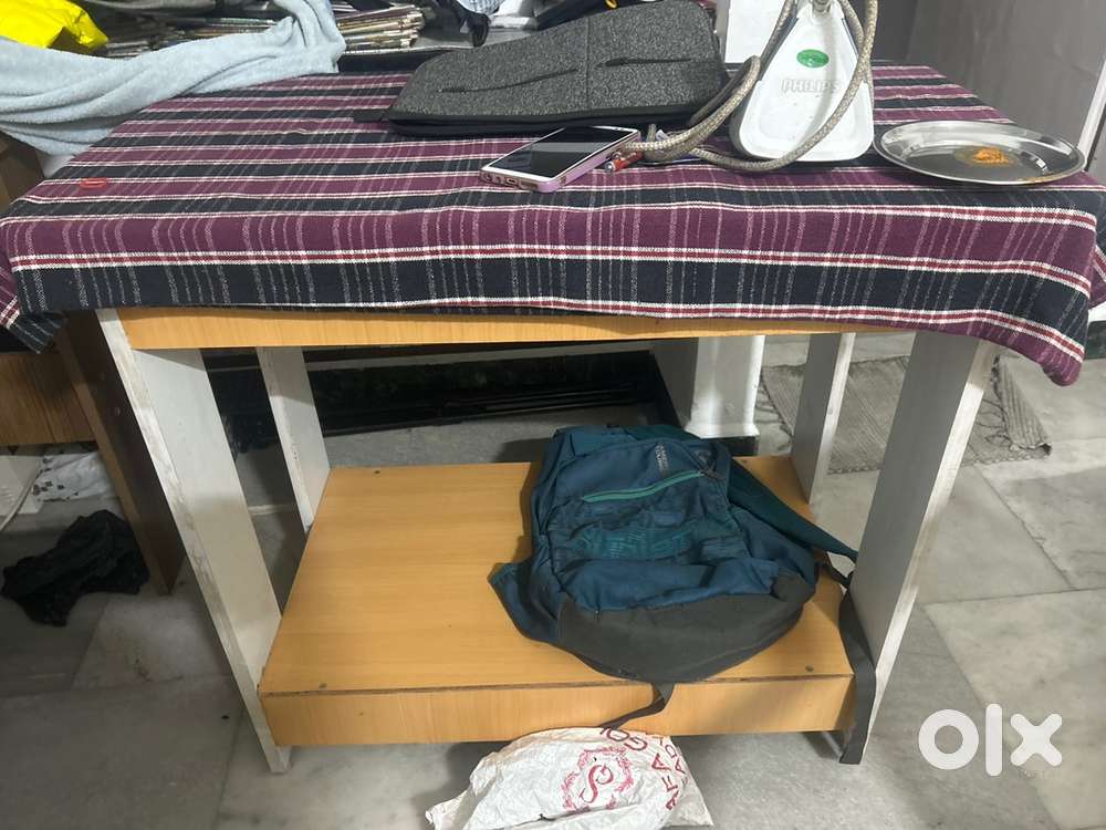 Computer plain table is for sale